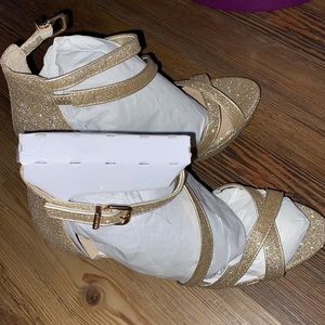 Brand new gold Gianni Bini size 9 stilettos